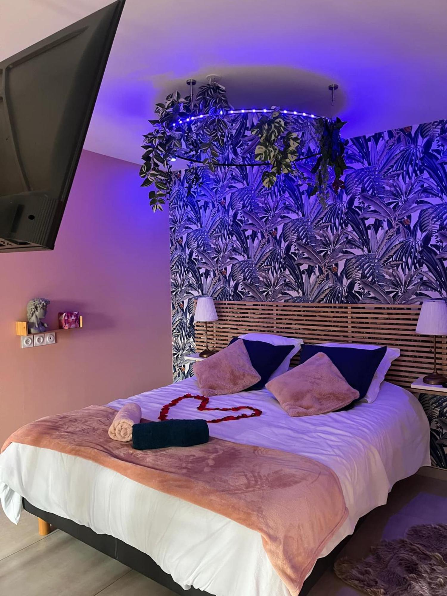 Bulles De Plaisir Hotell Saint-Maurice-l'Exil Exteriör bild